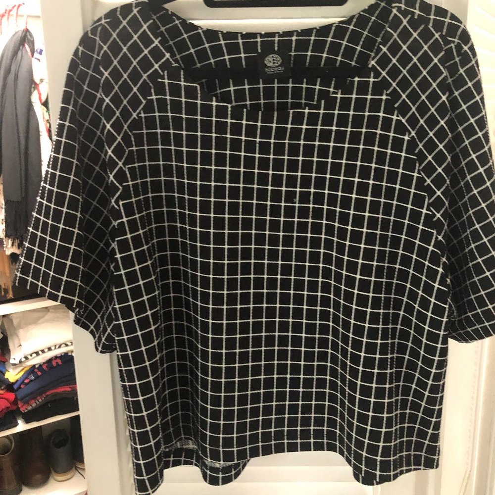 Bobeau Short Sleeve Crop Black and White Top